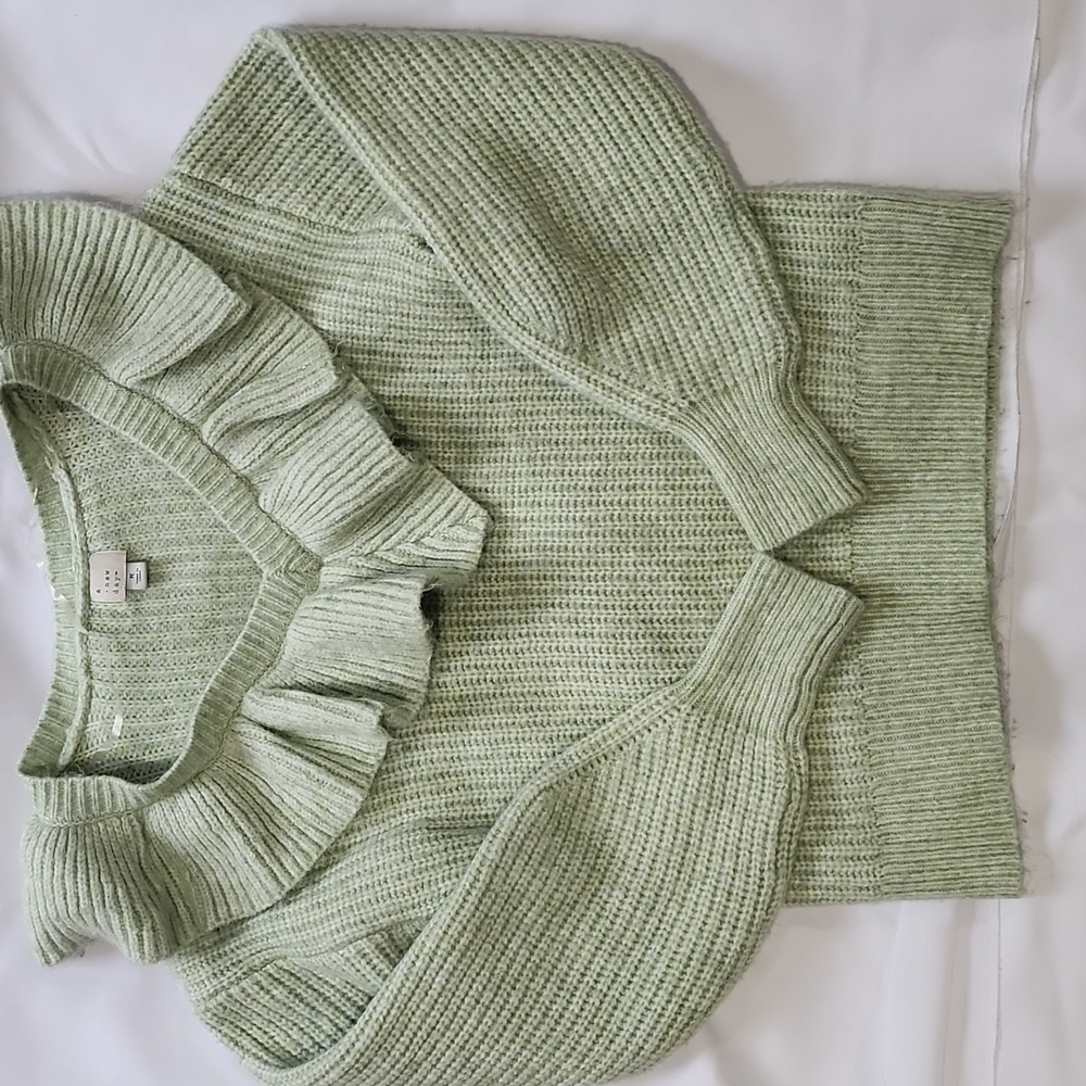Pullover sweater